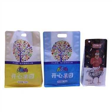 Ploščata torbica s stranskim vstavkom